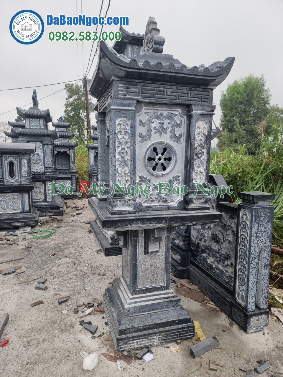 Cây hương thờ bằng đá Xanh ở Thái Bình